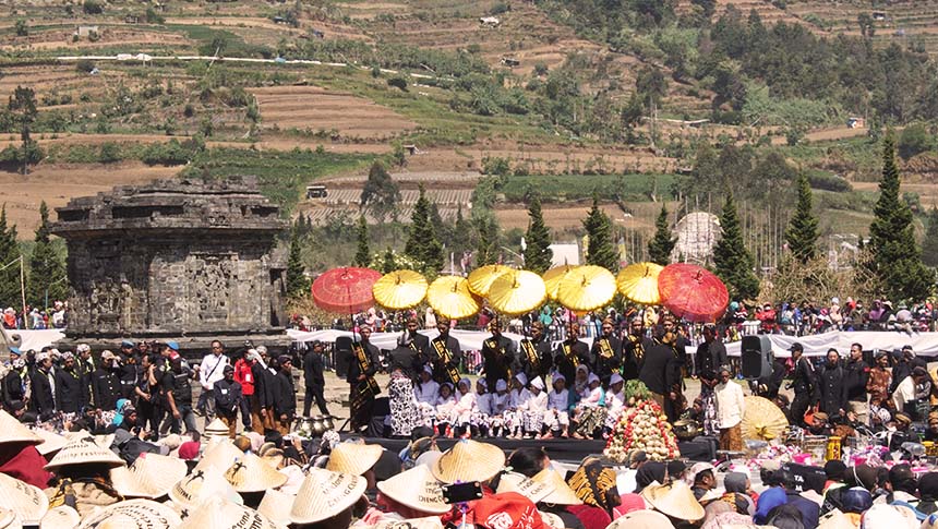 trip dieng culture festival